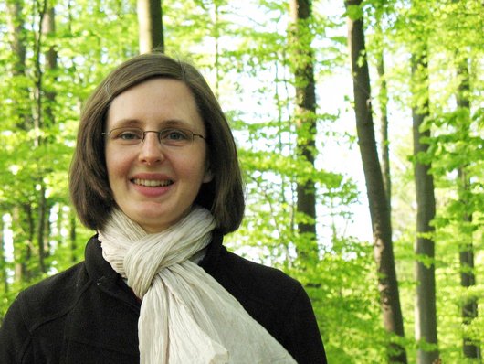Dr. Ulrike Talkner im Wald