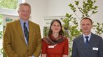 Dr. Thomas Böckmann (l.) wird von Ministerin Miriam Staudte und seinem Nachfolger Ralf Nagel (r.) in den Ruhestand verabschiedet.