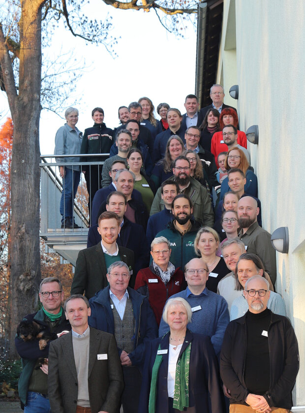 Gruppenbild auf Treppe