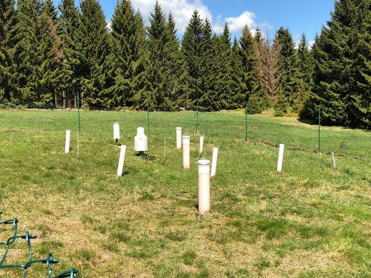 Klimamessfeld auf der Versuchsfläche Lange Bramke im Oberharz